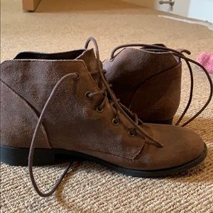Steve Madden brown suede